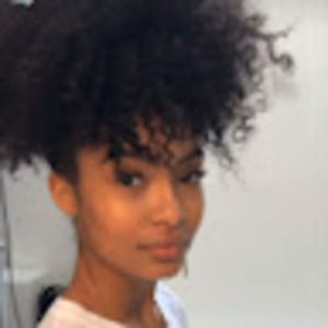 Meet your Posher, Emmanuella